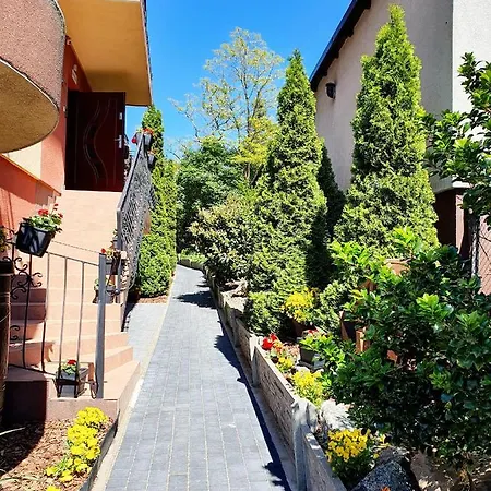 Monika Ii Oda ve Kahvaltı