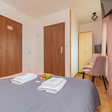 Monika Ii Bed & Breakfast *
